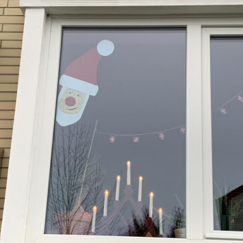 Die Nikolausfenster laden zum Spazieren gehen ein