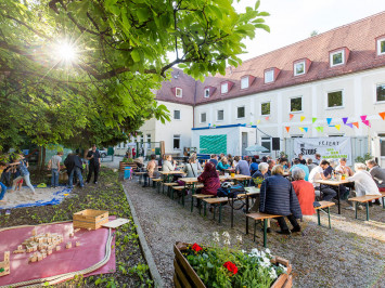 Die gute Stube e.V. in München feiert den Tag der Nachbarn (Bild: nebenan.de Stiftung)
